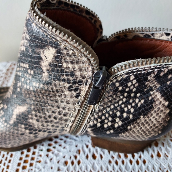 LUCKY BRAND Leather Ankle Snakeskin Bootie Double Zipper Stacked Block Heel Sz 8 - Picture 3 of 14